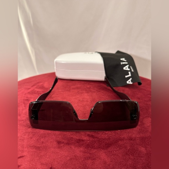 NWT ALAIA ALAÃA Lettering Logo Rectangular Sunglasses in Black & Grey NEW FWRD - Picture 11 of 13